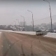 На Кировском мосту Курска занесло машину, она врезалась в отбойник