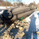 Под Курском после столкновения с грузовиком перевернулась легковушка, ранен водитель