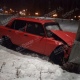 Серьезная авария в Курске: машина врезалась в столб, двое раненых