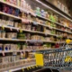 В Курской области торговые сети установили ограничения на продажу продуктов в одни руки
