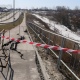 Разрушившийся тротуар на проспекте Плевицкой в Курске восстановят до конца апреля