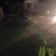 В Железногорске Курской области на ехавший по дороге автомобиль упало дерево
