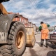 В Курске продолжают расчищать от мусора автомобильные дороги