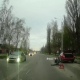 В Курске на улице Заводской автолюбитель самостоятельно заделал яму на дороге