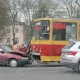 В Курске легковушка столкнулась с трамваем