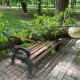 В Курске в парке Бородино упавшее дерево сломало скамейку