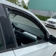 Курянка пожаловалась, что ночью кто-то выбил стекла в нескольких машинах на проспекте Клыкова
