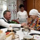 Роман Старовойт поздравил жительницу Курска с вековым юбилеем