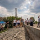 В Курске на улице Фестивальной демонтируют перекрывший подъезд к домам бордюр