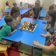 В детских садах Курска дошколят учат играть в шахматы