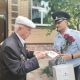 В Курске полицейские поздравили с днем рождения ветерана Великой Отечественной войны Анатолия Сергеева