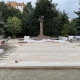 В Курске в сквере около памятника Кате Зеленко начали укладывать тротуарную плитку