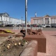 В мэрии Курска объяснили, почему вырубили кусты сирени у главпочтамта