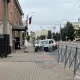 В центре Курска такси протаранило дорожное ограждение