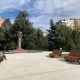 В Курске в сквере около памятника Кате Зеленко установили скамейки