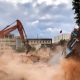 В Курске стены «Старого клена» снесли экскаватором