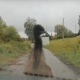 В деревне под Курском по улице бегает страус