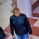 В Курске полиция ищет мужчину, расплатившегося чужой картой