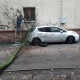 В Курске упало дерево на электромобиль
