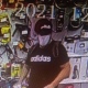 В Курской области ищут укравшего игровые консоли мужчину в маске и кепке