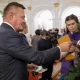 Роман Старовойт подарит на Новый год компьютер многодетной семье из Курской области