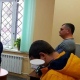 Житель Курска ударил мать табуретом по голове и ранил ножом ее сожителя