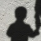 В Курской области 44-летний мужчина обвиняется в развращении пяти маленьких девочек