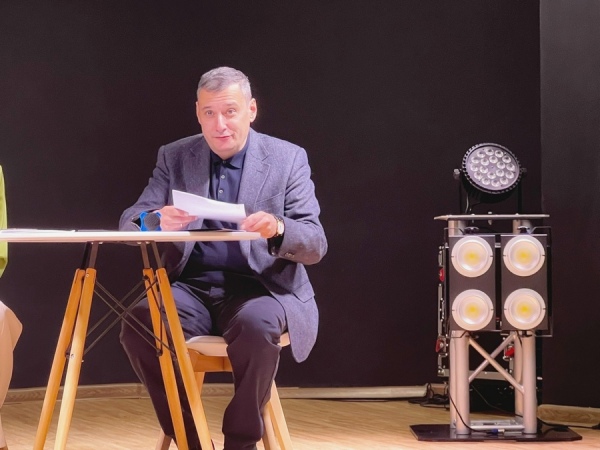 Александр Хинштейн признался, что скучает по общественной бане