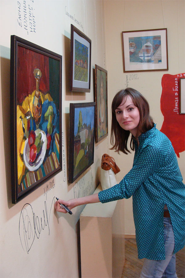 Художница Елена Соловьева добавила своему натюрморту немного озорства Художница Елена Соловьева добавила своему натюрморту немного озорства