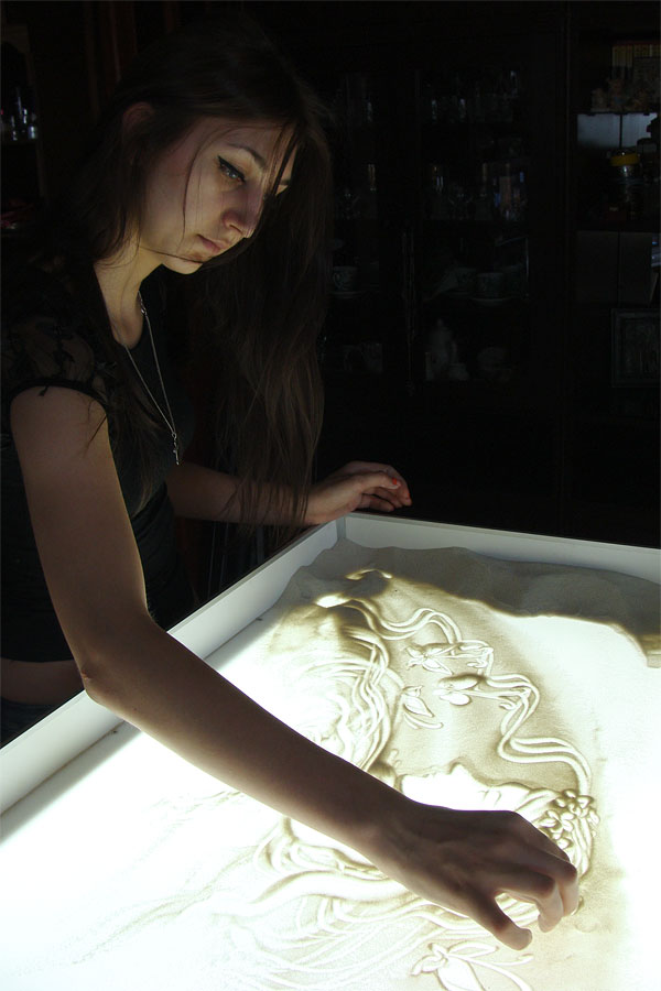 Екатерина Епифанцева доказала: чтобы донести главное, слов не нужно. Только песок Екатерина Епифанцева доказала: чтобы донести главное, слов не нужно. Только песок