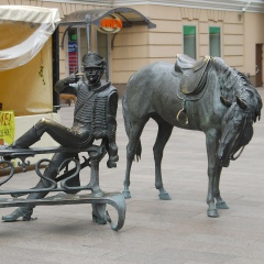 Скульптуры поручика Ржевского также установлены в Минске и Подольске
