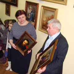 Виктор Истомин подарил библиотеке картины курских художников Виктор Истомин подарил библиотеке картины курских художников