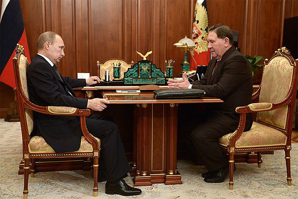 Александр Михайлов проинформировал Владимира Путина о социально-экономическом развитии региона в 2014 году