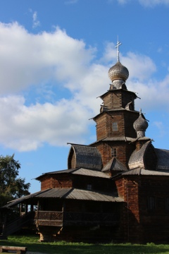 Одна из трех деревянных церквей находится на территории Музея деревянного зодчества Одна из трех деревянных церквей находится на территории Музея деревянного зодчества