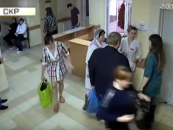 Похитительница вынесла малышку из отделения в дорожной сумке Похитительница вынесла малышку из отделения в дорожной сумке
