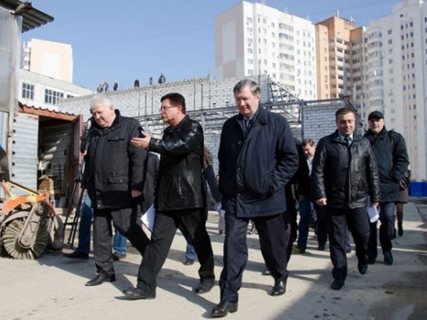 В выездной планерке приняли участие замгубернатора Сергей Дюмин и глава администрации Курска Николай Овчаров В выездной планерке приняли участие замгубернатора Сергей Дюмин и глава администрации Курска Николай Овчаров