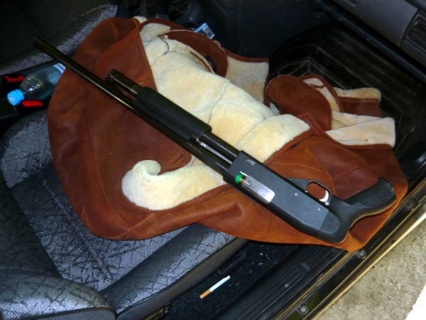 После убийства курянин оставил ружье в своем автомобиле