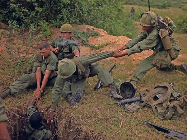 Вьетнамские партизаны вырыли под ногами у врага целые подземные города, в которых они жили, делали оружие и даже рожали детей