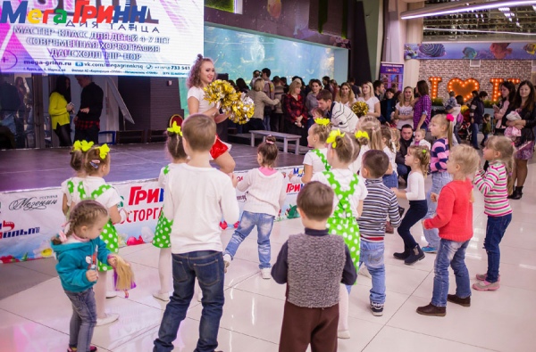 С детьми работали хореографы студии «I am show» С детьми работали хореографы студии «I am show»