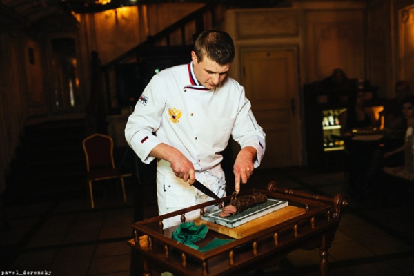 Шеф-повар ресторана «Николаевский» Владимир Мишин: «Вкуснее мяса – только мясо!» Шеф-повар ресторана «Николаевский» Владимир Мишин: «Вкуснее мяса – только мясо!»