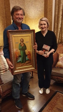 Мария Шанина писала икону Алексия, человека Божия, не зная, кому предназначается этот заказ Мария Шанина писала икону Алексия, человека Божия, не зная, кому предназначается этот заказ