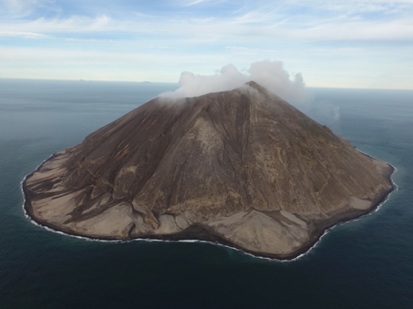 Вулкан Райкоке после извержения