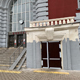 На железнодорожном вокзале Курска деревянные двери забрали на реставрацию