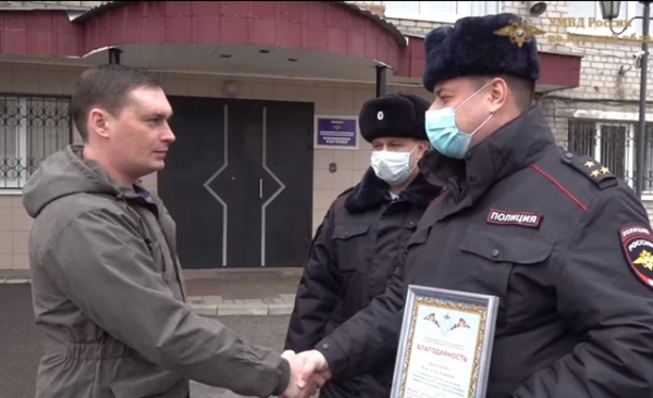 Илью Митракова за помощь подростку отметили благодарностью начальника УМВД по Курской области
