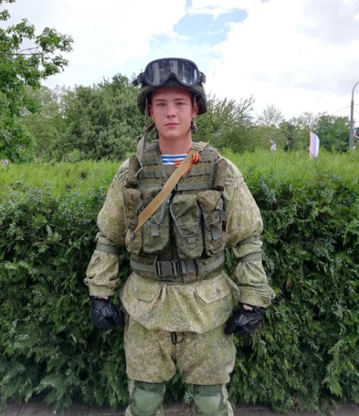 Именем Дмитрия Уланова назвали сквер в Обояни Именем Дмитрия Уланова назвали сквер в Обояни