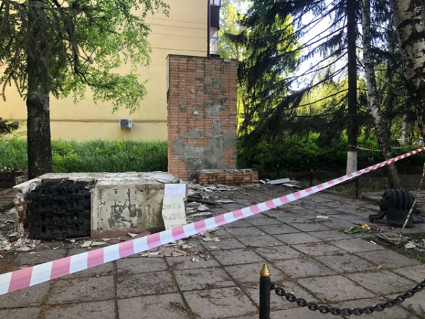 Куряне решили, что памятник Блинову разрушили вандалы