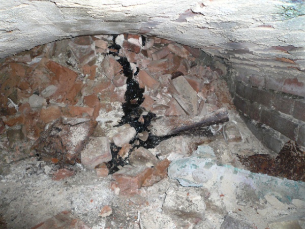Подземелье под Воскресенским храмом. Обнаружено во время реставрации храма