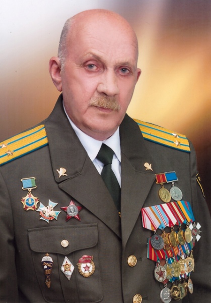 Подполковник Евгений Репин начал службу в ВДВ в 1970 году