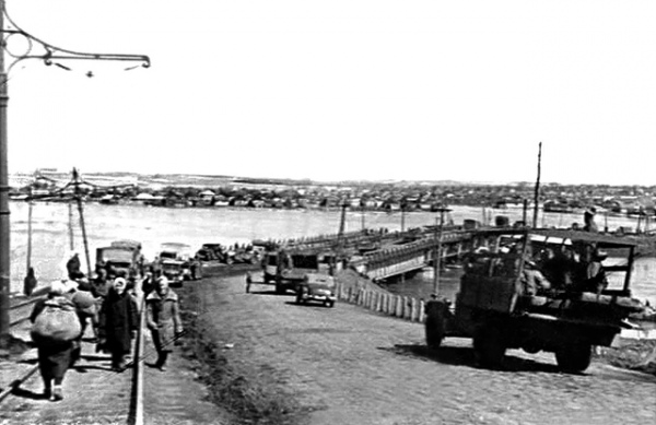     1944 