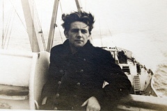 Теплоход «Ленинский комсомол» во время шторма Теплоход «Ленинский комсомол» во время шторма